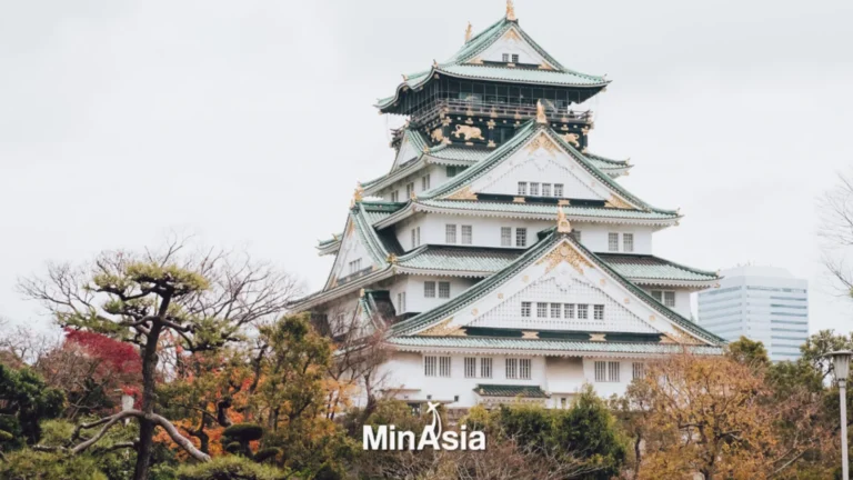 Castelo de Osaka: História, Arquitetura e o Que Fazer no Parque ao Redor